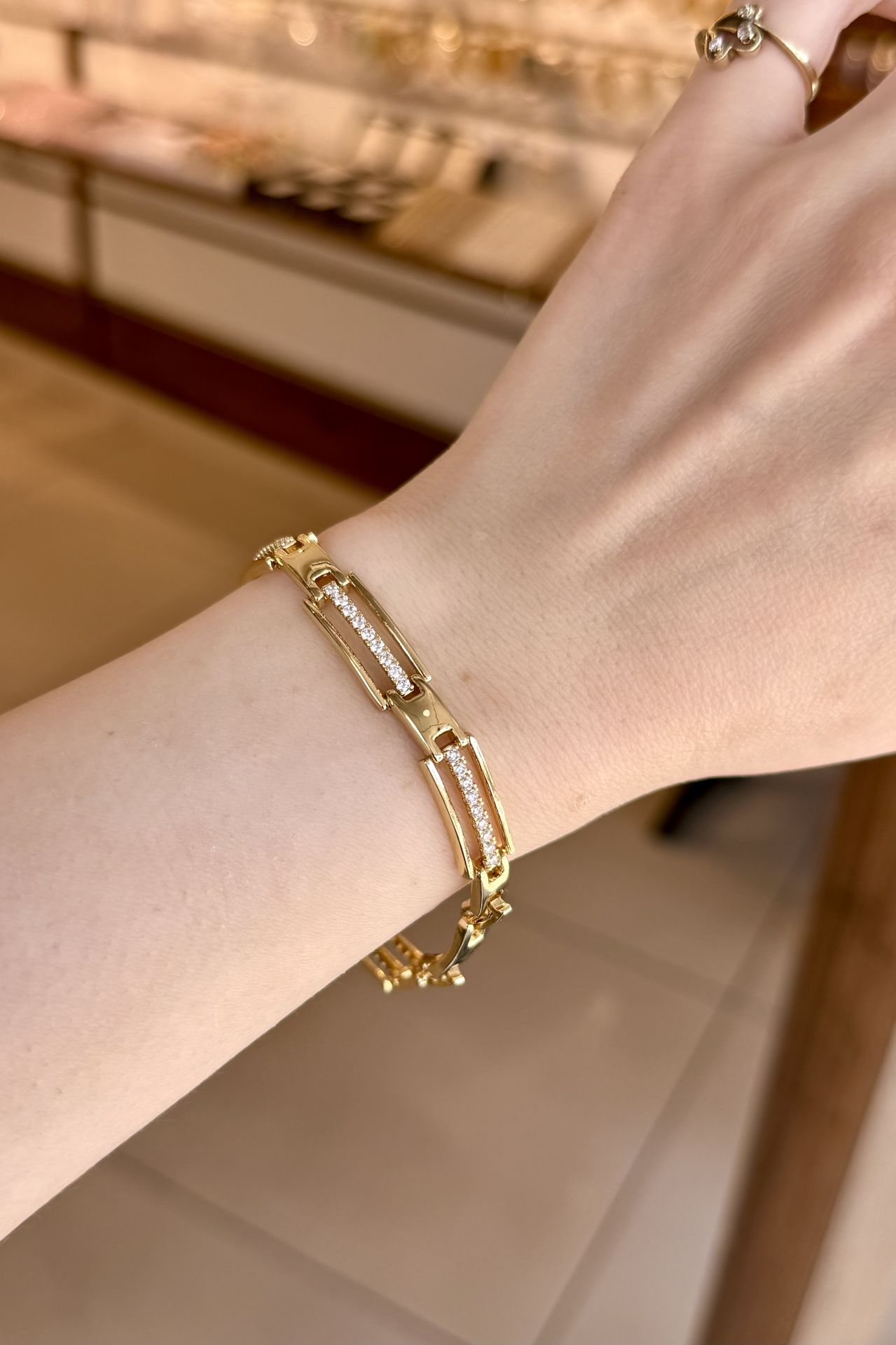 VIP Ortası Sıra Şerit Gömme Taşlı Bileklik 16 + 2 cm