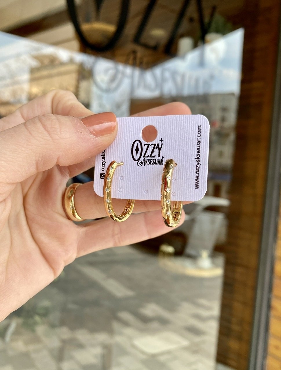 Beyaz Zirkon Taşlı Oval Halka Küpe