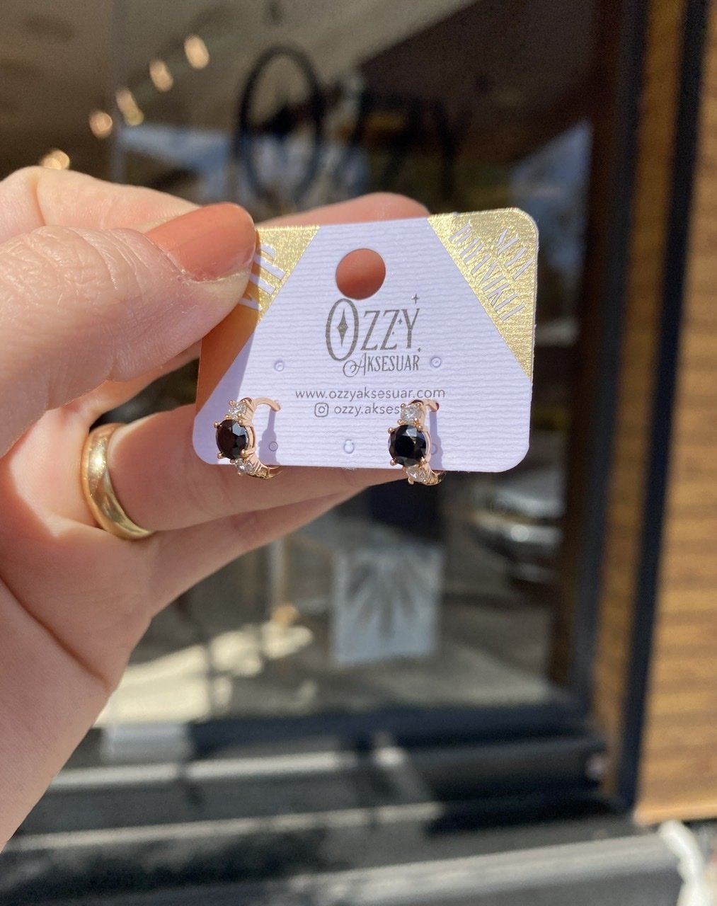 VIP Seri 3 Zirkon Taşlı Küçük Halka Küpe Siyah