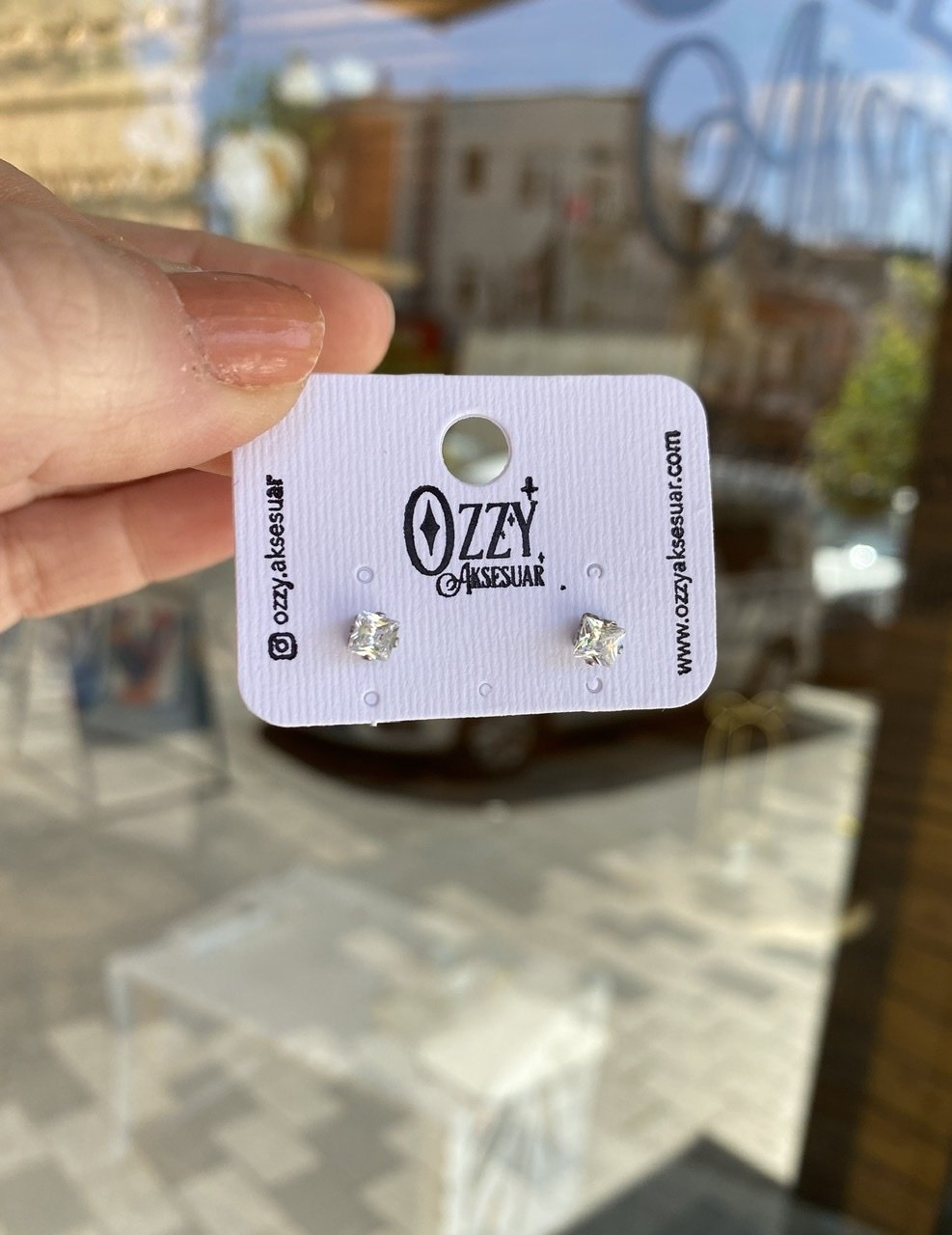 Hipoalerjenik Çelik Kare Zirkon Taşlı Tek Taş Küpe Küçük